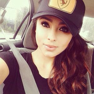 Meet your Posher, Adriana